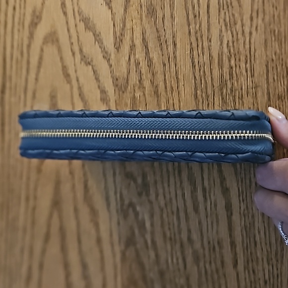 Deux Lux Zip Around Denim Navy Blue Vegan Leather Woven Wallet - Picture 8 of 12